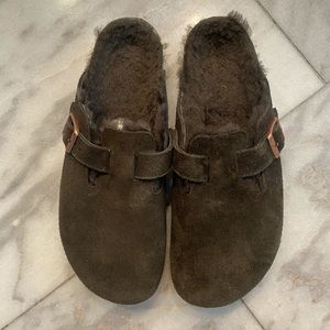 Shearling Birkenstock open-back clogs